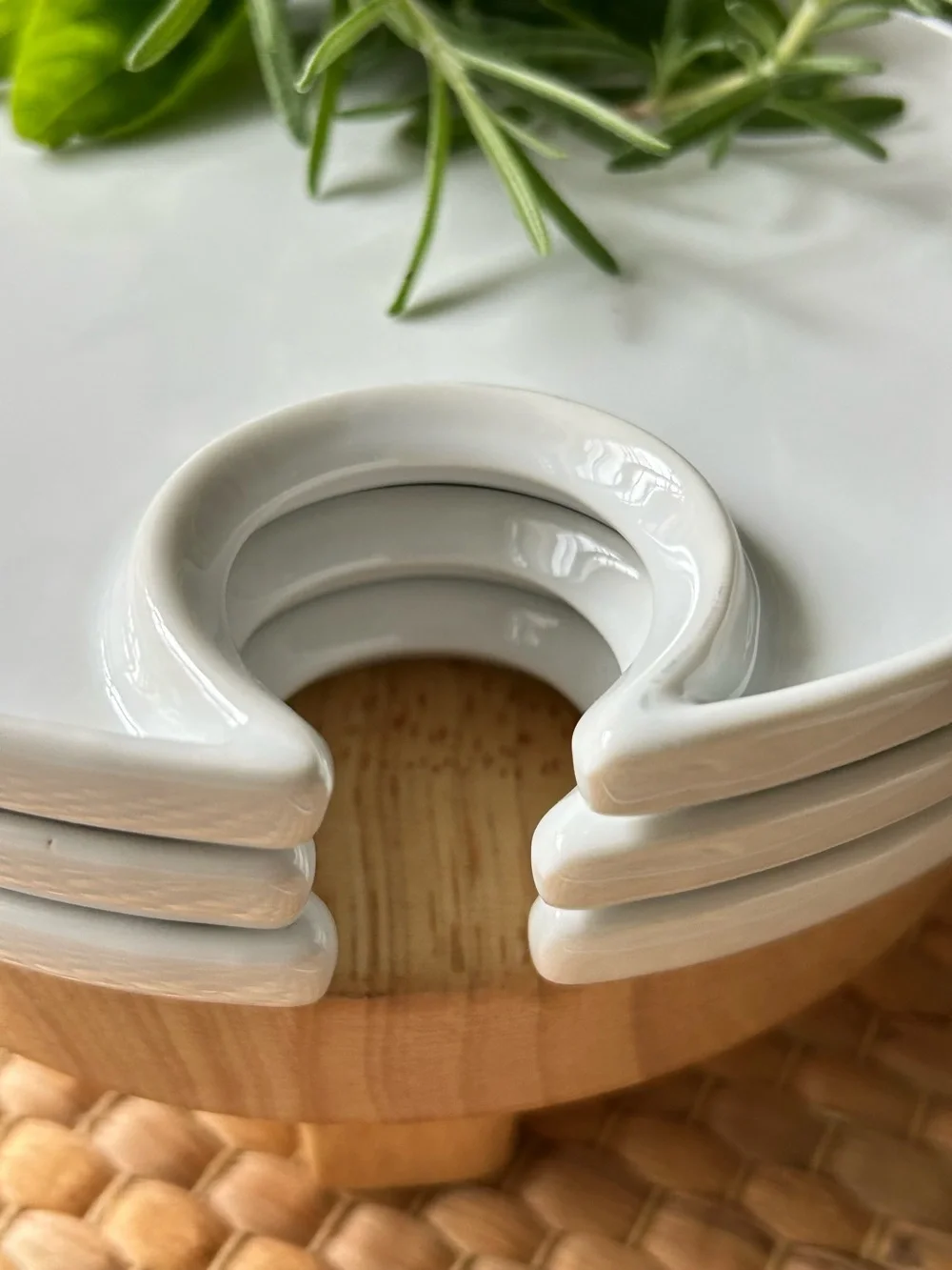 🌴Classy Pottery Barn Appetizer Wine Glass Holder Plates |Great White| Set of 4